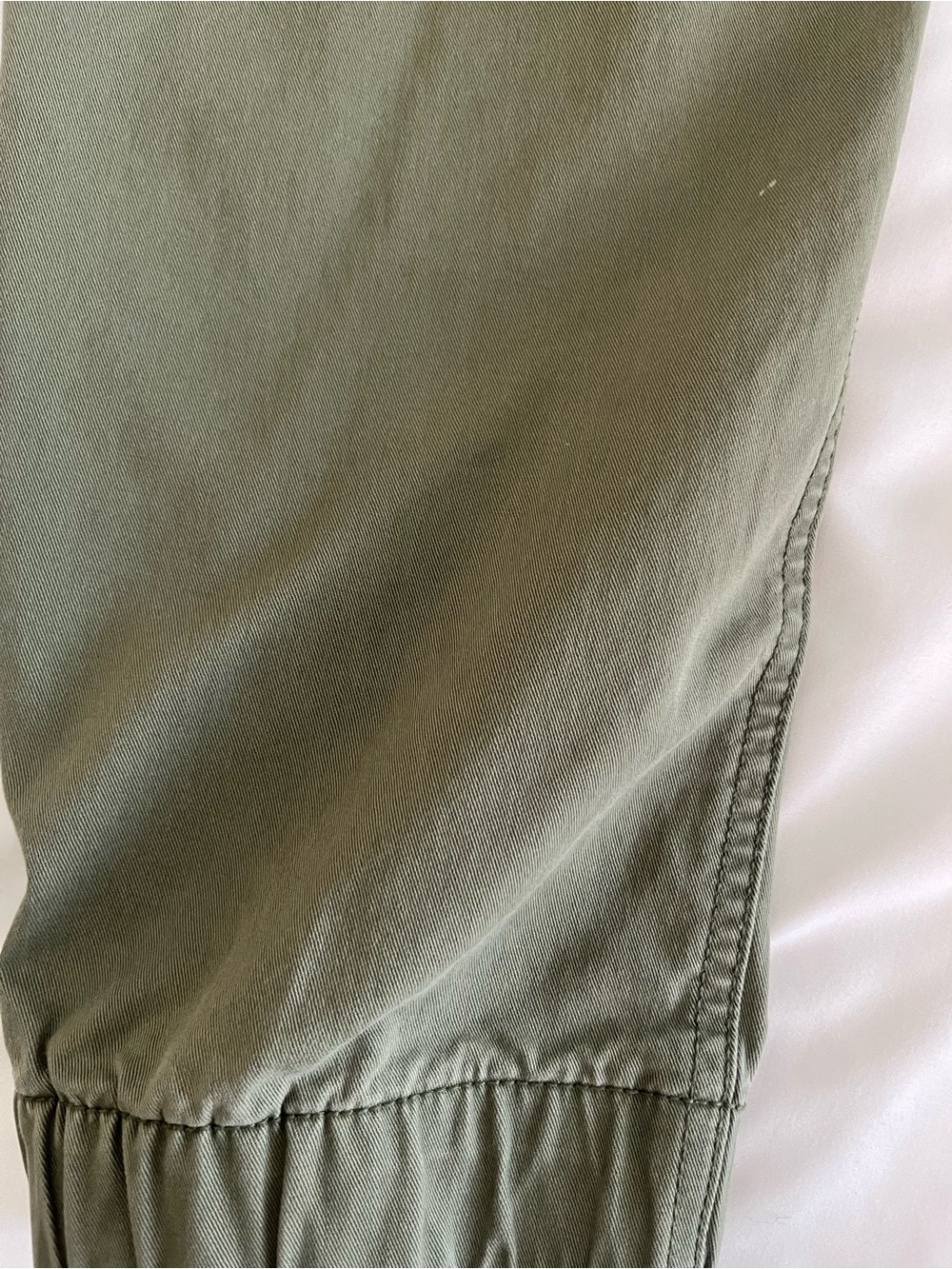Old Navy Men's Olive Cargo Jogger Pants with Drawstring - Picture 5 of 11